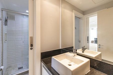 Banheiro  de apartamento para alugar com 1 quarto, 60m² em Petrópolis, Porto Alegre