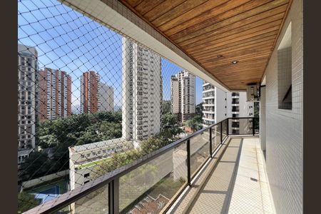 Apartamento à venda com 240m², 3 quartos e 3 vagas