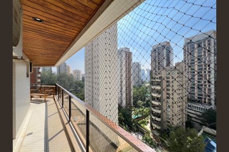Apartamento à venda com 240m², 3 quartos e 3 vagas
