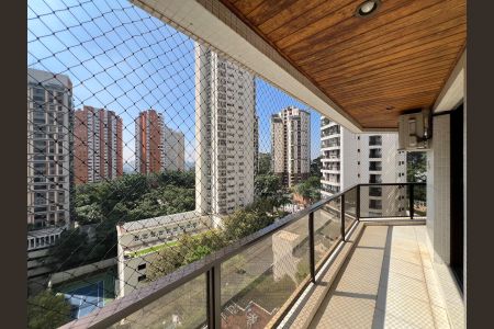 Apartamento à venda com 240m², 3 quartos e 3 vagas