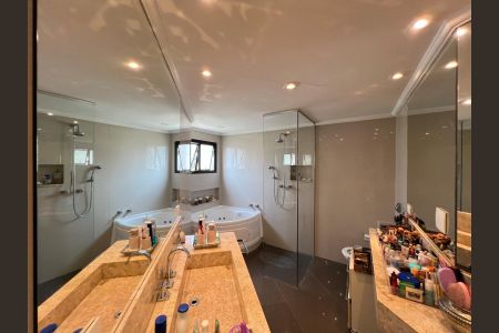 Apartamento à venda com 240m², 3 quartos e 3 vagas