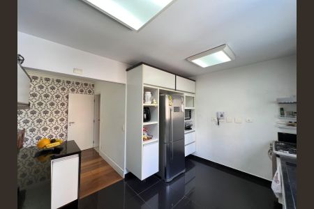 Apartamento à venda com 240m², 3 quartos e 3 vagas
