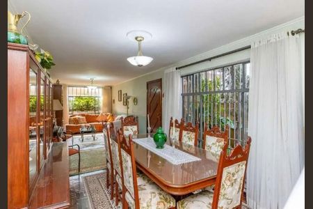 Casa à venda com 4 quartos, 250m² em Itaim Bibi, São Paulo