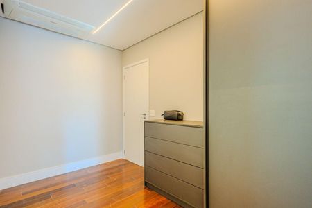 Apartamento à venda com 2 quartos, 123m² em Alphaville Empresarial, Barueri