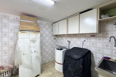 Casa à venda com 223m², 3 quartos e 2 vagasÁrea de Serviço