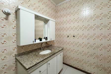 Casa à venda com 223m², 3 quartos e 2 vagasBanheiro - Suíte 