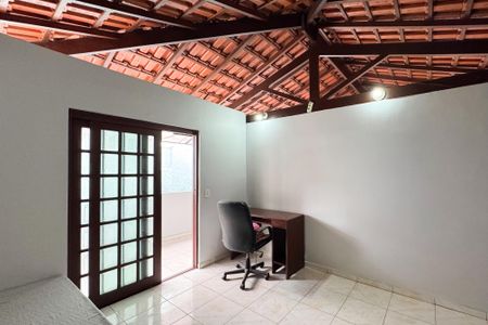 Casa à venda com 223m², 3 quartos e 2 vagasQuarto 2