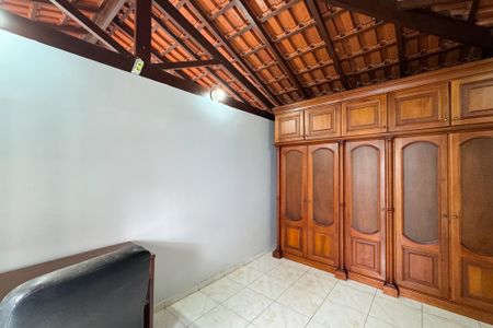 Casa à venda com 223m², 3 quartos e 2 vagasQuarto 2