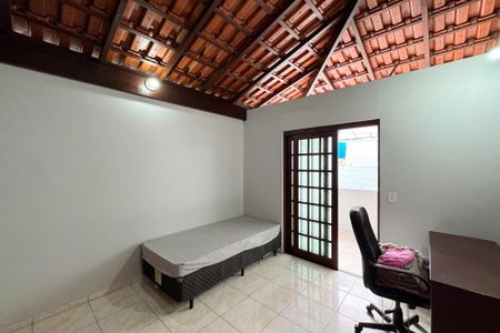 Casa à venda com 223m², 3 quartos e 2 vagasQuarto 2