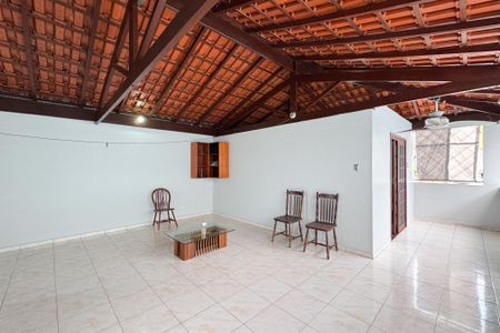 Casa à venda com 223m², 3 quartos e 2 vagasVaranda 