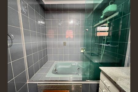 Casa à venda com 272m², 4 quartos e 3 vagas Casa à venda com 272m², 4 quartos e 3 vagasBanheiro 2