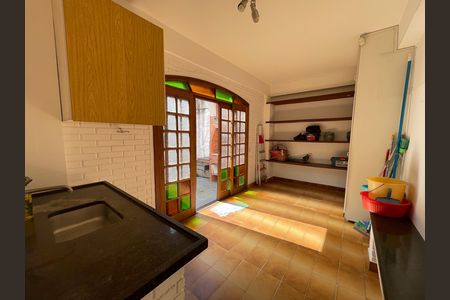 Casa à venda com 272m², 4 quartos e 3 vagas Casa à venda com 272m², 4 quartos e 3 vagasEdícula