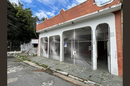 Casa à venda com 272m², 4 quartos e 3 vagas Casa à venda com 272m², 4 quartos e 3 vagasFachada com plaquinha BALD-869