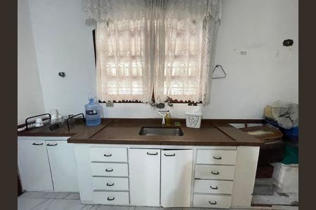 Casa à venda com 272m², 4 quartos e 3 vagas Casa à venda com 272m², 4 quartos e 3 vagasCozinha