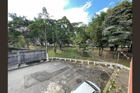 Casa à venda com 272m², 4 quartos e 3 vagas Casa à venda com 272m², 4 quartos e 3 vagasVista