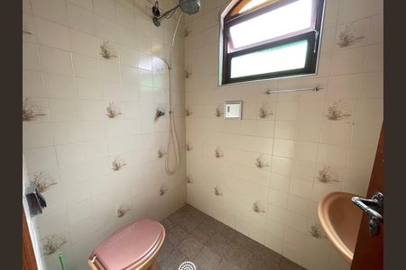 Casa à venda com 272m², 4 quartos e 3 vagas Casa à venda com 272m², 4 quartos e 3 vagasBanheiro 5