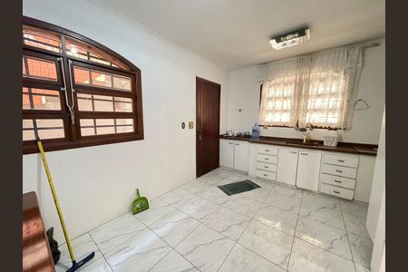 Casa à venda com 272m², 4 quartos e 3 vagas Casa à venda com 272m², 4 quartos e 3 vagasCozinha