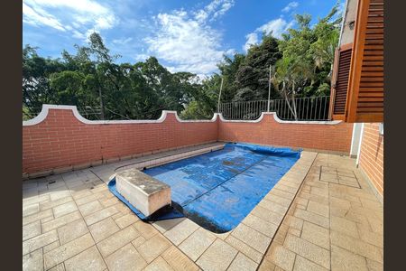 Casa à venda com 272m², 4 quartos e 3 vagas Casa à venda com 272m², 4 quartos e 3 vagasPiscina