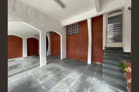 Casa à venda com 272m², 4 quartos e 3 vagas Casa à venda com 272m², 4 quartos e 3 vagasGaragem