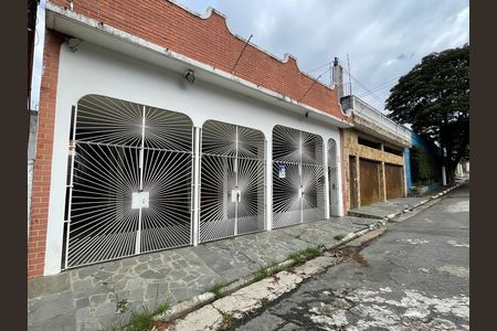 Casa à venda com 272m², 4 quartos e 3 vagas Casa à venda com 272m², 4 quartos e 3 vagasFachada com plaquinha BALD-869