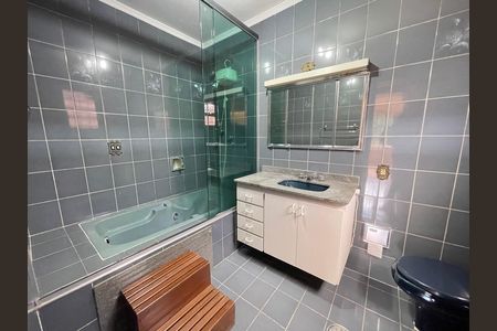 Casa à venda com 272m², 4 quartos e 3 vagas Casa à venda com 272m², 4 quartos e 3 vagasBanheiro 2