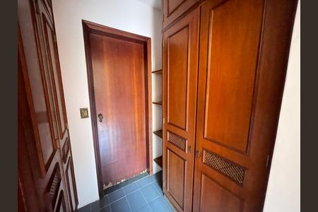 Casa à venda com 272m², 4 quartos e 3 vagas Casa à venda com 272m², 4 quartos e 3 vagasQuarto 2