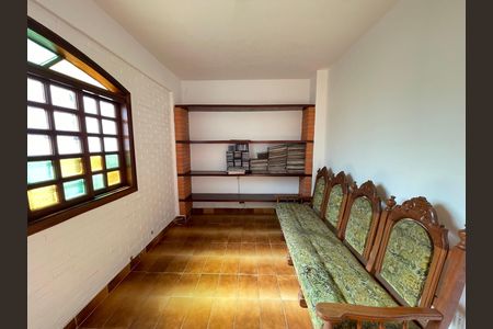 Casa à venda com 272m², 4 quartos e 3 vagas Casa à venda com 272m², 4 quartos e 3 vagasQuarto 4 / Escritório/ Edícula