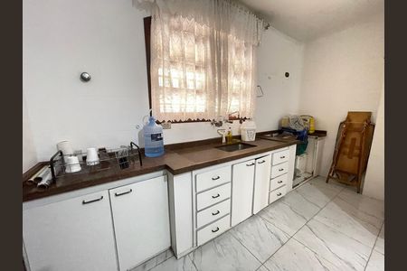 Casa à venda com 272m², 4 quartos e 3 vagas Casa à venda com 272m², 4 quartos e 3 vagasCozinha