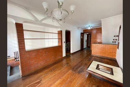 Casa à venda com 272m², 4 quartos e 3 vagas Casa à venda com 272m², 4 quartos e 3 vagasSala
