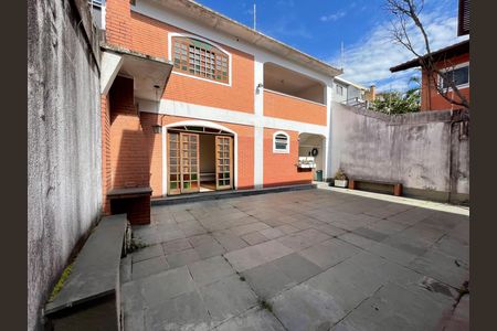 Casa à venda com 272m², 4 quartos e 3 vagas Casa à venda com 272m², 4 quartos e 3 vagasQuintal