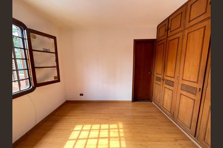 Casa à venda com 272m², 4 quartos e 3 vagas Casa à venda com 272m², 4 quartos e 3 vagasQuarto 3
