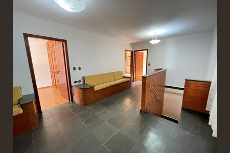 Casa à venda com 272m², 4 quartos e 3 vagas Casa à venda com 272m², 4 quartos e 3 vagasSala 4 / Hall Quartos