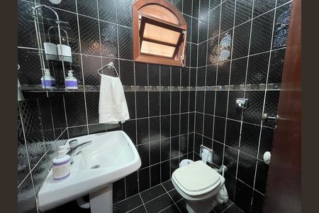 Casa à venda com 272m², 4 quartos e 3 vagas Casa à venda com 272m², 4 quartos e 3 vagasBanheiro 4