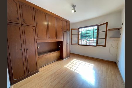 Casa à venda com 272m², 4 quartos e 3 vagas Casa à venda com 272m², 4 quartos e 3 vagasQuarto 2