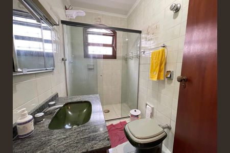 Casa à venda com 272m², 4 quartos e 3 vagas Casa à venda com 272m², 4 quartos e 3 vagasBanheiro 1