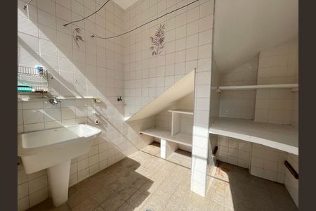 Casa à venda com 272m², 4 quartos e 3 vagas Casa à venda com 272m², 4 quartos e 3 vagasÁrea de serviço