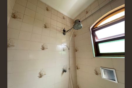 Casa à venda com 272m², 4 quartos e 3 vagas Casa à venda com 272m², 4 quartos e 3 vagasBanheiro 5