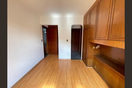 Casa à venda com 272m², 4 quartos e 3 vagas Casa à venda com 272m², 4 quartos e 3 vagasQuarto 2