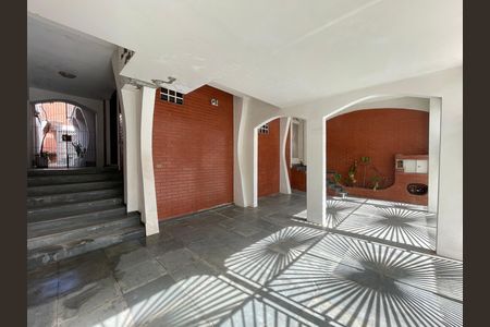 Casa à venda com 272m², 4 quartos e 3 vagas Casa à venda com 272m², 4 quartos e 3 vagasGaragem