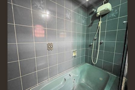 Casa à venda com 272m², 4 quartos e 3 vagas Casa à venda com 272m², 4 quartos e 3 vagasBanheiro 2
