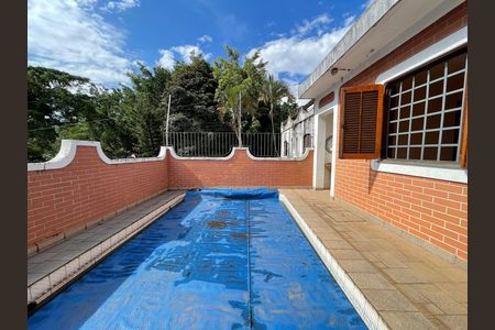 Casa à venda com 272m², 4 quartos e 3 vagas Casa à venda com 272m², 4 quartos e 3 vagasPiscina