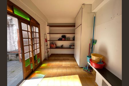 Casa à venda com 272m², 4 quartos e 3 vagas Casa à venda com 272m², 4 quartos e 3 vagasEdícula