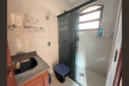 Casa à venda com 272m², 4 quartos e 3 vagas Casa à venda com 272m², 4 quartos e 3 vagasBanheiro 3