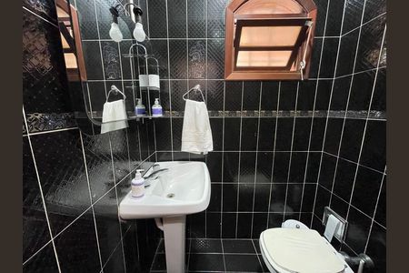 Casa à venda com 272m², 4 quartos e 3 vagas Casa à venda com 272m², 4 quartos e 3 vagasBanheiro 4