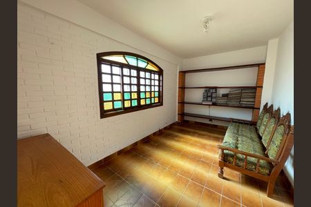Casa à venda com 272m², 4 quartos e 3 vagas Casa à venda com 272m², 4 quartos e 3 vagasQuarto 4 / Escritório/ Edícula