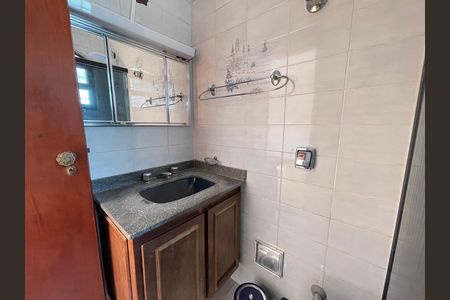 Casa à venda com 272m², 4 quartos e 3 vagas Casa à venda com 272m², 4 quartos e 3 vagasBanheiro 3