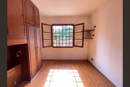 Casa à venda com 272m², 4 quartos e 3 vagas Casa à venda com 272m², 4 quartos e 3 vagasQuarto 2