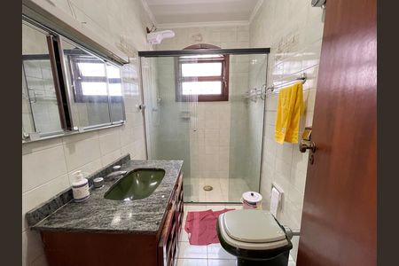Casa à venda com 272m², 4 quartos e 3 vagas Casa à venda com 272m², 4 quartos e 3 vagasBanheiro 1