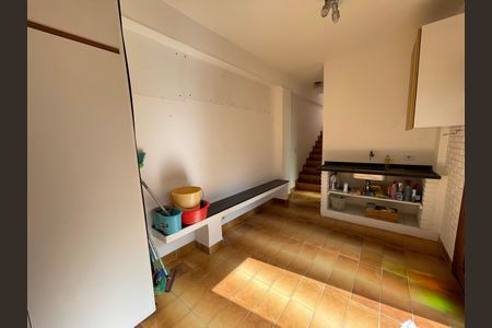 Casa à venda com 272m², 4 quartos e 3 vagas Casa à venda com 272m², 4 quartos e 3 vagasEdícula