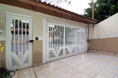 Casa à venda com 272m², 4 quartos e 4 vagas Casa à venda com 272m², 4 quartos e 4 vagasGaragem